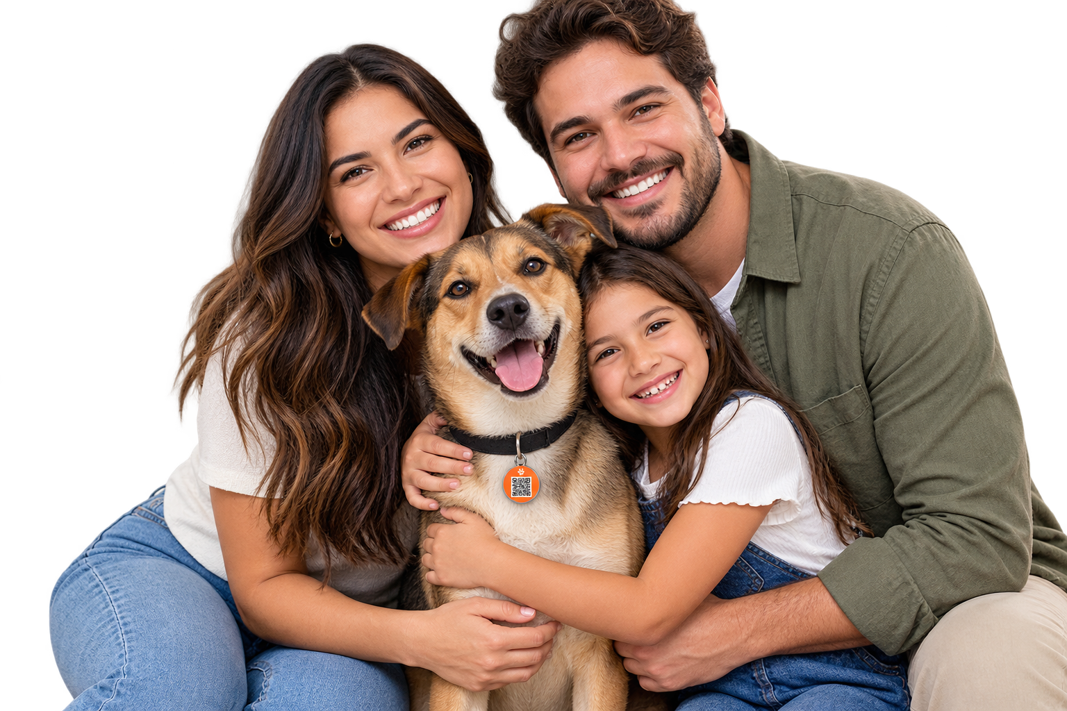 Família abraçada com o cachorro usando a tag FarejaPet